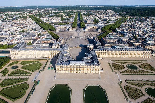 Magnificence of Château De Versailles